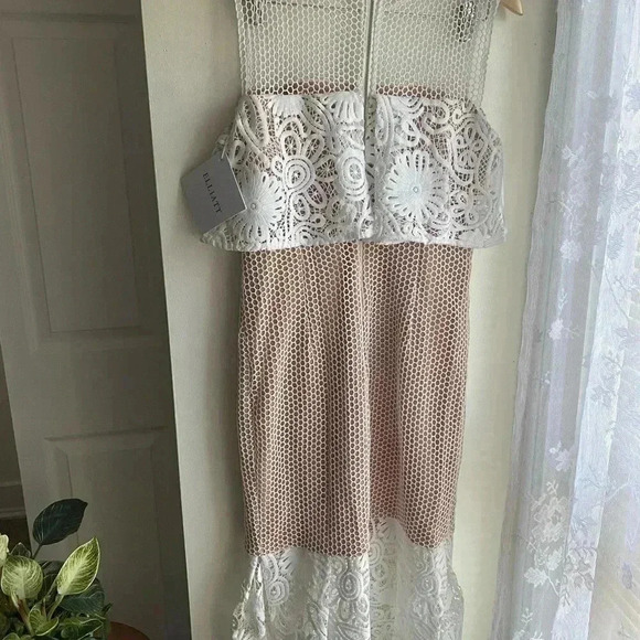 NWT Elliatt Dress Serenity Revolve Anthropologie Lace White Trumpet Mermaid Boho - Picture 11 of 15
